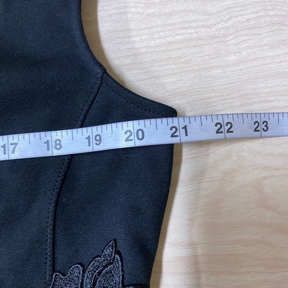 7th Avenue New York & Company V Neck Black Blouse Crochet Details Size L NWT - Picture 4 of 6